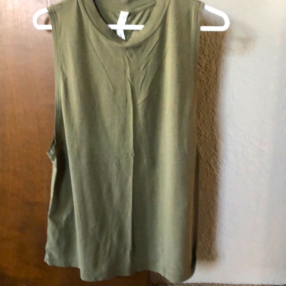 Lululemon muscle tank